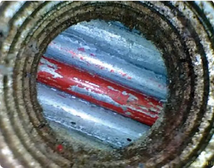 固定金具内のケーブル状況