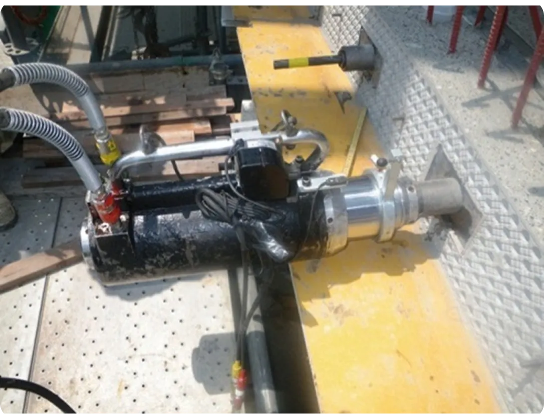 ケーブル押引張試験状況