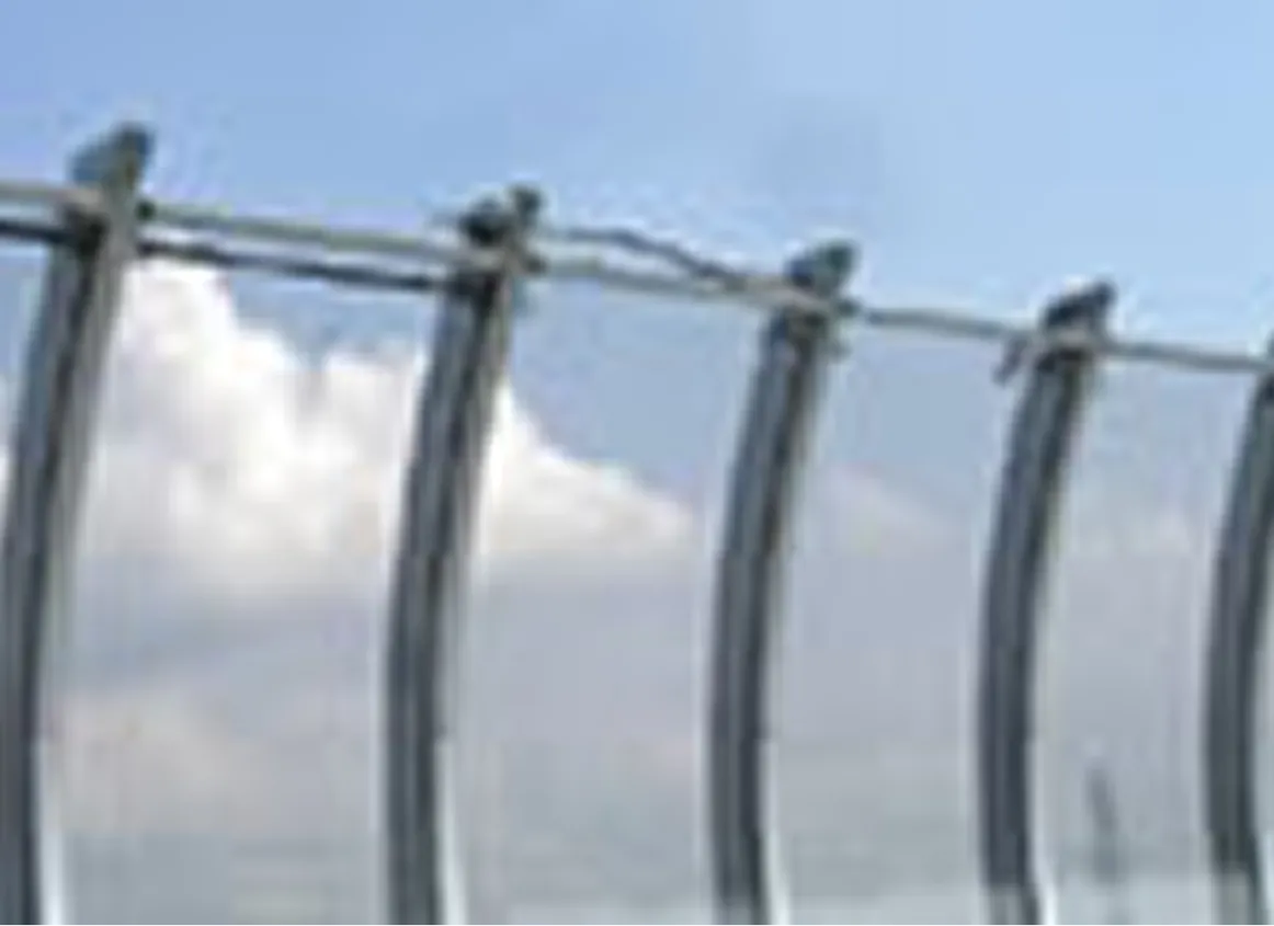 支柱回転防止索