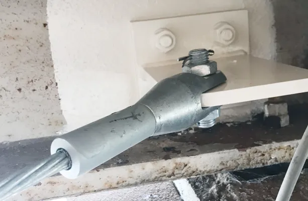 ボルト式接合 定着金具