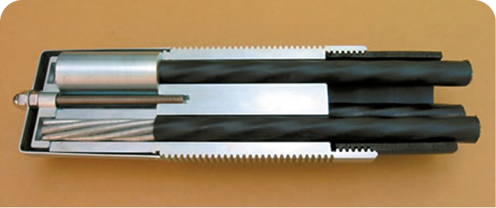 落橋防止装置ケーブル